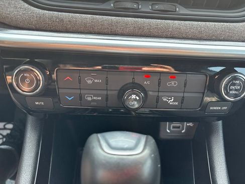 Used 2024 Jeep Compass Latitude AWD/4WD image 26