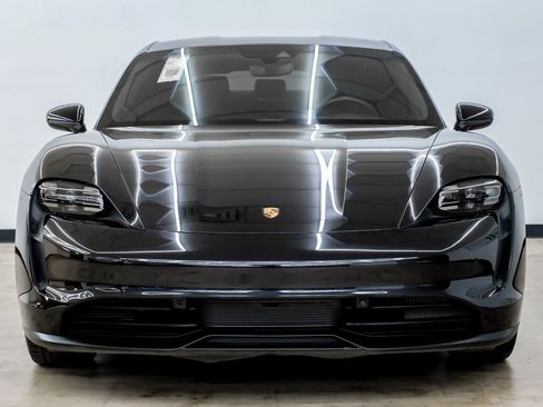 Used 2023 Porsche Taycan image 2