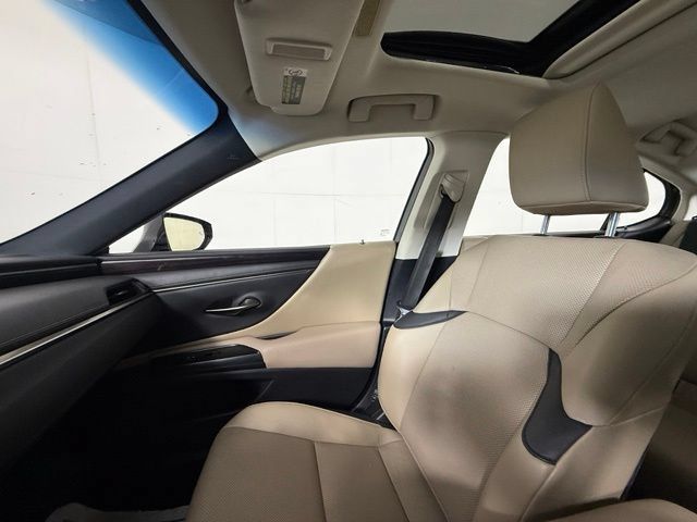 Used 2020 Lexus ES 350 w/ Premium Package FWD image 17
