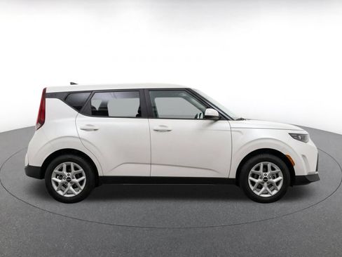 Used 2025 Kia Soul LX w/ LX Technology Package FWD image 14