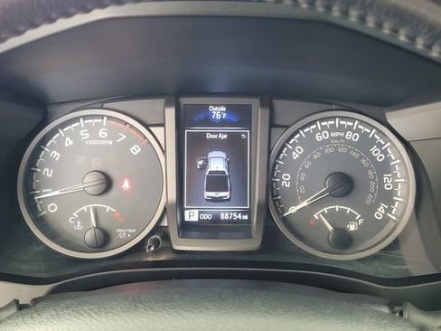 Used 2016 Toyota Tacoma TRD Sport RWD image 22