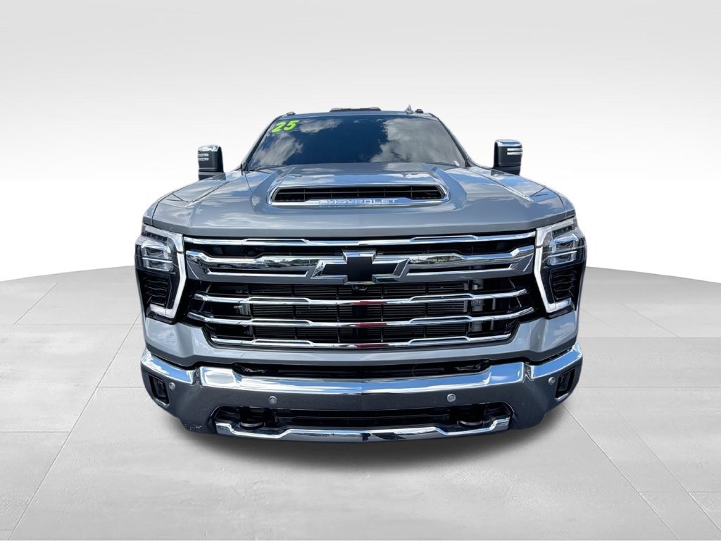 Used 2025 Chevrolet Silverado 2500 LTZ w/ LTZ Plus Package AWD/4WD image 3