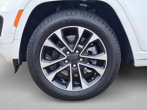 Used 2023 Jeep Grand Cherokee L Overland w/ Luxury Tech Group IV RWD image 25