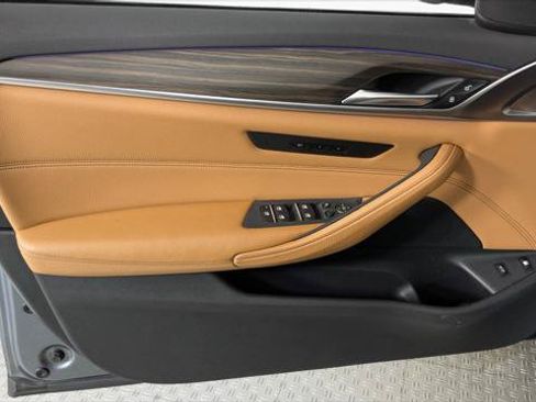 Used 2018 BMW 530e RWD image 13