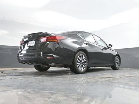 Used 2025 Nissan Altima 2.5 SV FWD image 45