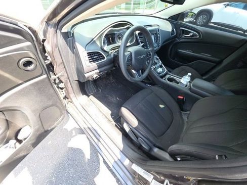 Used 2015 Chrysler 200 Limited image 9
