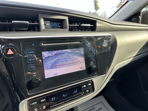 Used 2019 Toyota Corolla L image 17