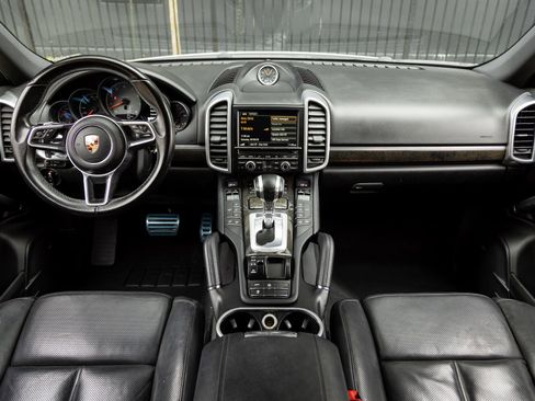 Used 2016 Porsche Cayenne S image 12