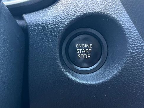Used 2025 Toyota Corolla Cross XLE FWD image 31
