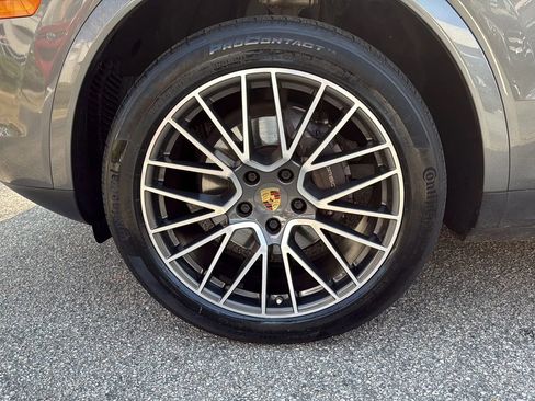 Used 2020 Porsche Cayenne image 10