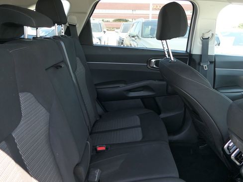 Used 2023 Kia Sorento LX FWD image 24