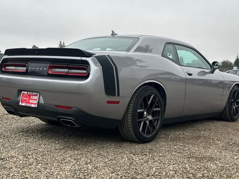 Used 2016 Dodge Challenger R/T Scat Pack w/ Leather Interior Group image 3