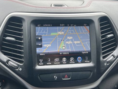 Used 2018 Jeep Cherokee Trailhawk w/ Comfort/Convenience Group image 13