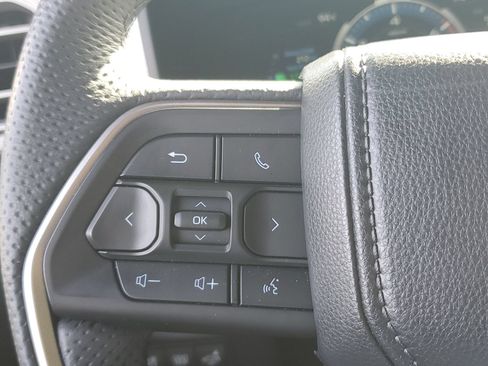 Used 2025 Toyota Tundra Limited AWD/4WD image 22