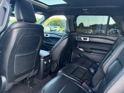 Used 2020 Ford Explorer XLT w/ Equipment Group 202A AWD/4WD image 27