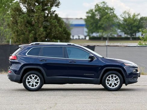 Used 2015 Jeep Cherokee Latitude w/ Cold Weather Group AWD/4WD image 7