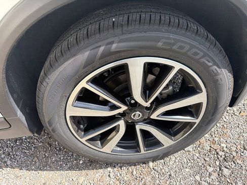 Used 2019 Nissan Rogue SL FWD image 13