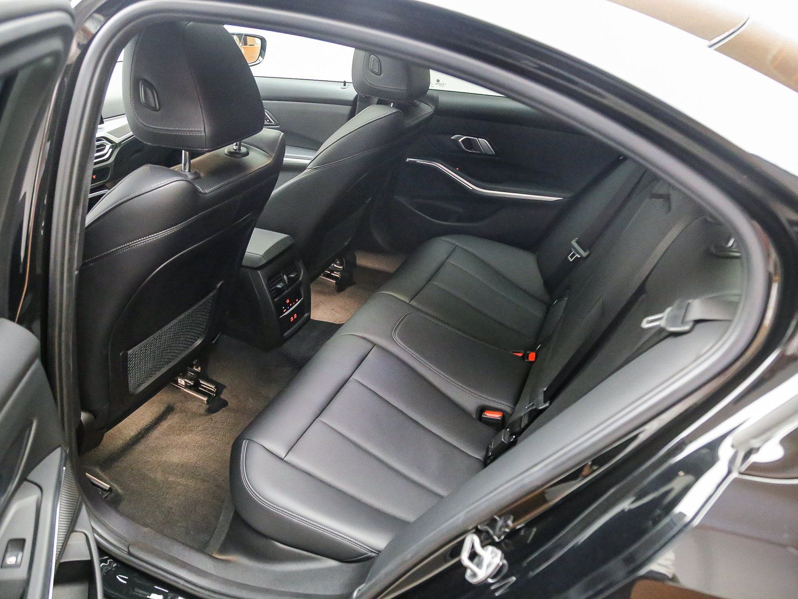 Certified 2023 BMW 330i Sedan w/ M Sport Package RWD image 20
