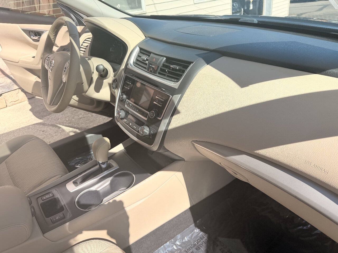 Used 2017 Nissan Altima 2.5 SV w/ Convenience Package FWD image 16