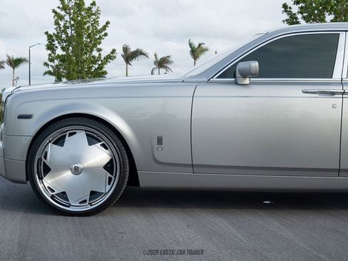 Used 2005 Rolls-Royce Phantom Sedan RWD image 4