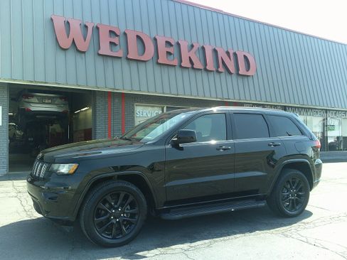Used 2018 Jeep Grand Cherokee Altitude AWD/4WD image 2