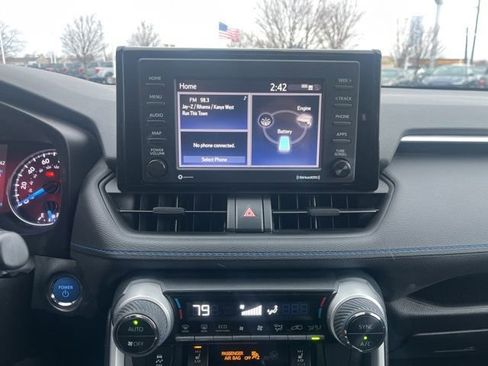 Used 2022 Toyota RAV4 SE image 25