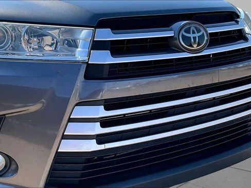 Used 2018 Toyota Highlander XLE AWD/4WD image 30