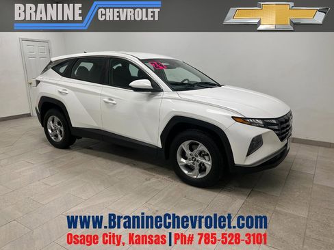 Used 2024 Hyundai Tucson SE image 1