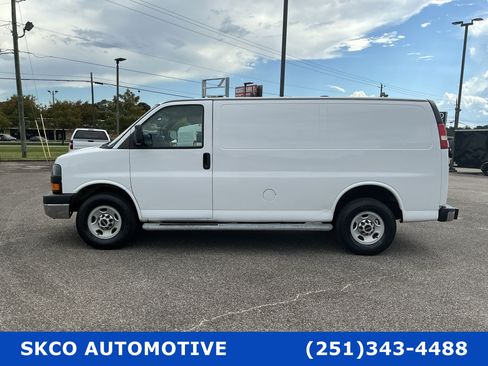 Used 2015 GMC Savana 2500 RWD image 2
