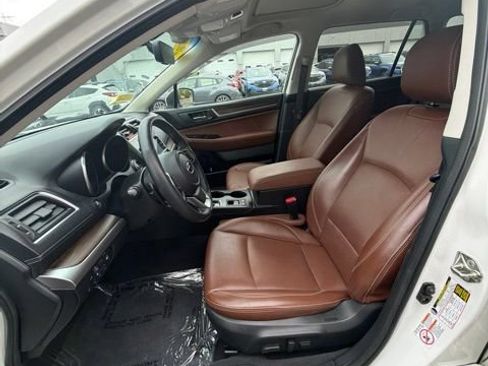 Used 2019 Subaru Outback 2.5i Touring AWD/4WD image 11