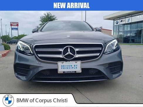 Used 2017 Mercedes-Benz E 300 4MATIC image 2