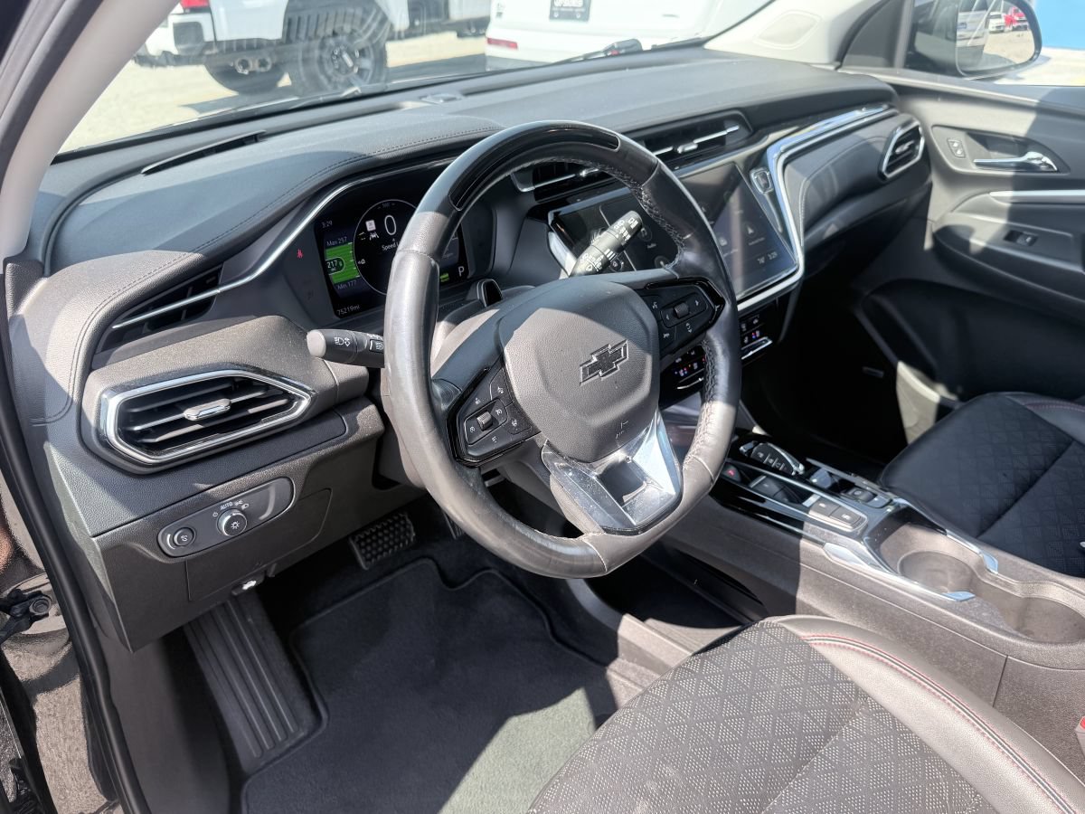 Used 2023 Chevrolet Bolt EUV Premier w/ Sun & Sound Package FWD image 9