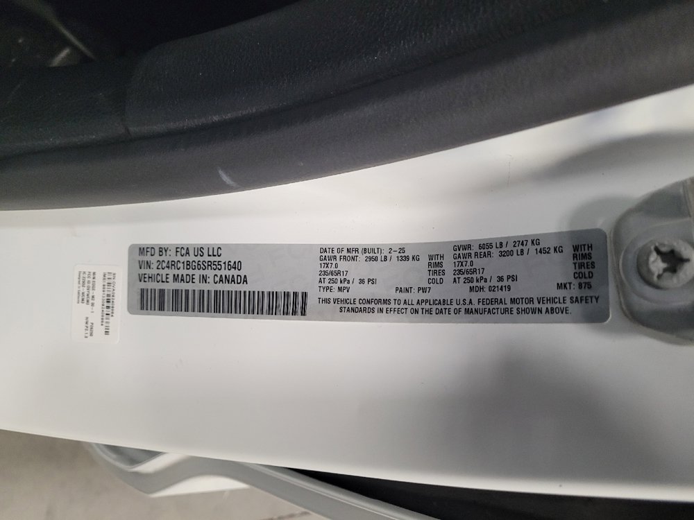 Used 2025 Chrysler Pacifica Select FWD image 33