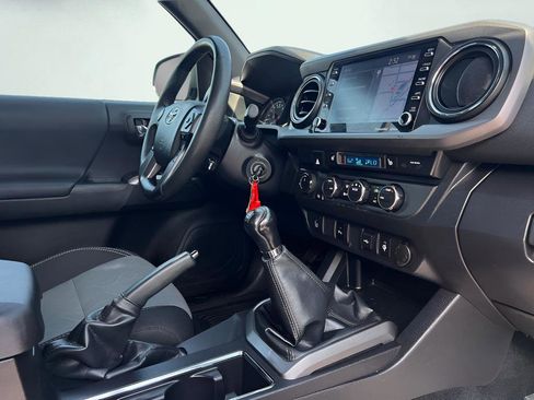 Used 2022 Toyota Tacoma TRD Sport w/ TRD Premium Sport Package AWD/4WD image 22