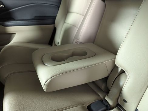 Used 2019 Honda Pilot Touring image 32