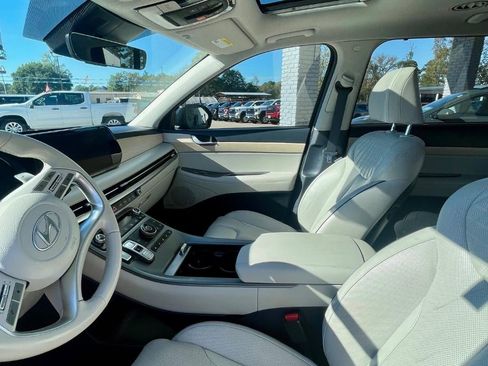 Used 2023 Hyundai Palisade Limited w/ Winter Package image 12