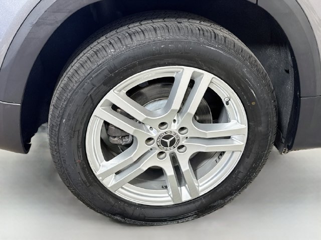 Used 2022 Mercedes-Benz GLB 250 w/ Premium Package Lite image 32