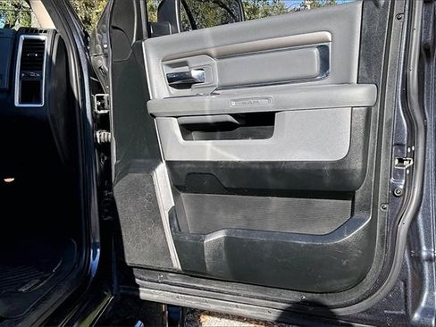 Used 2018 RAM 1500 Classic SLT image 24