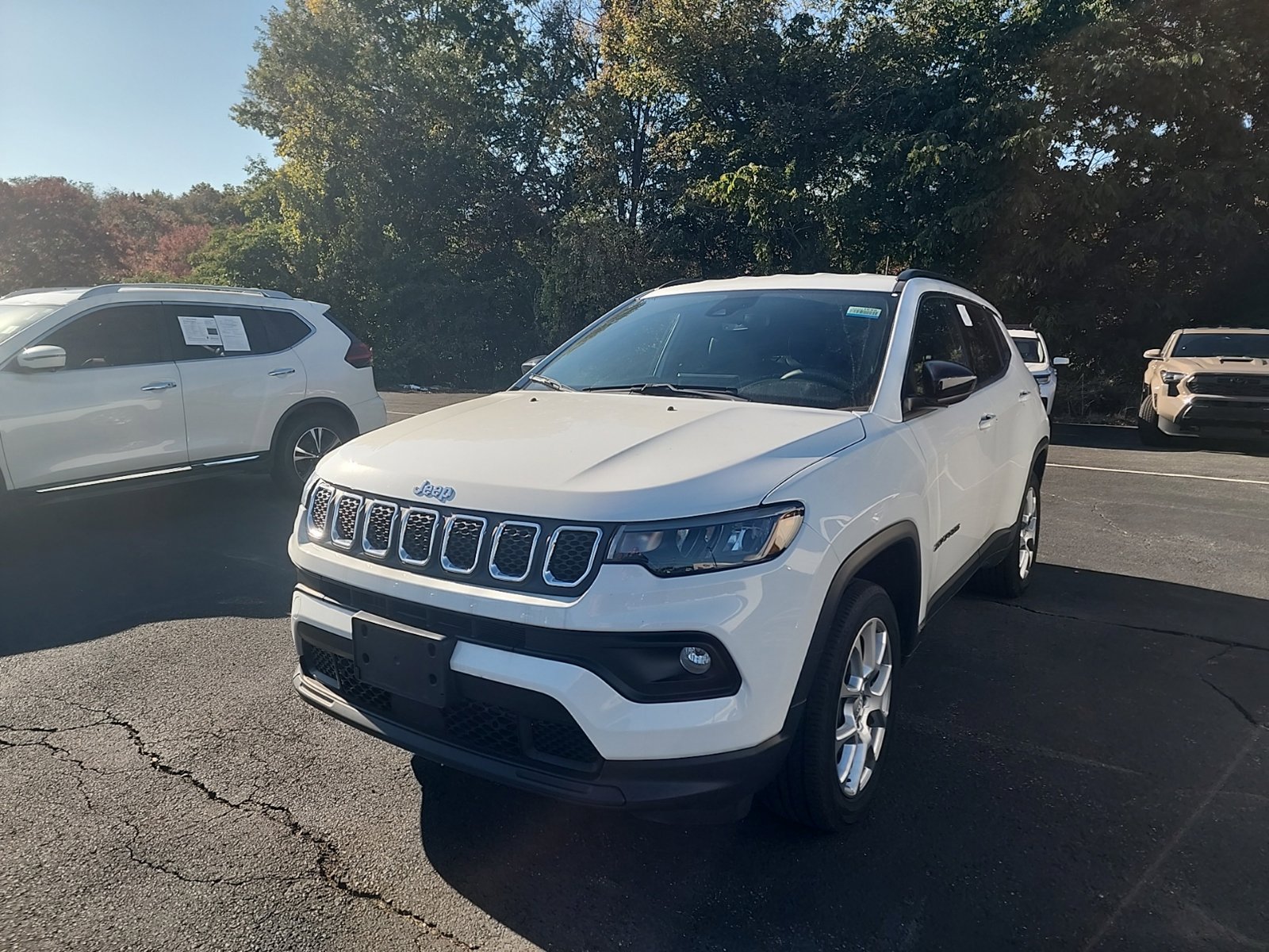 Used 2023 Jeep Compass Latitude AWD/4WD image 3