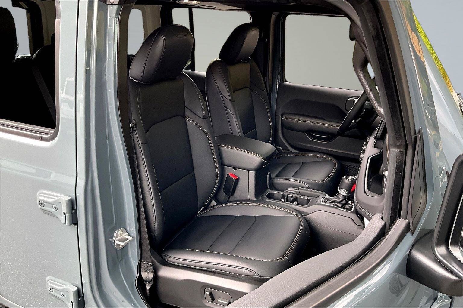 New 2026 Jeep Wrangler Unlimited Sahara AWD/4WD image 9