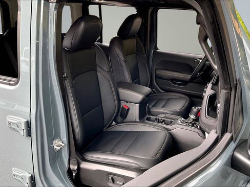 New 2026 Jeep Wrangler Unlimited Sahara AWD/4WD image 9