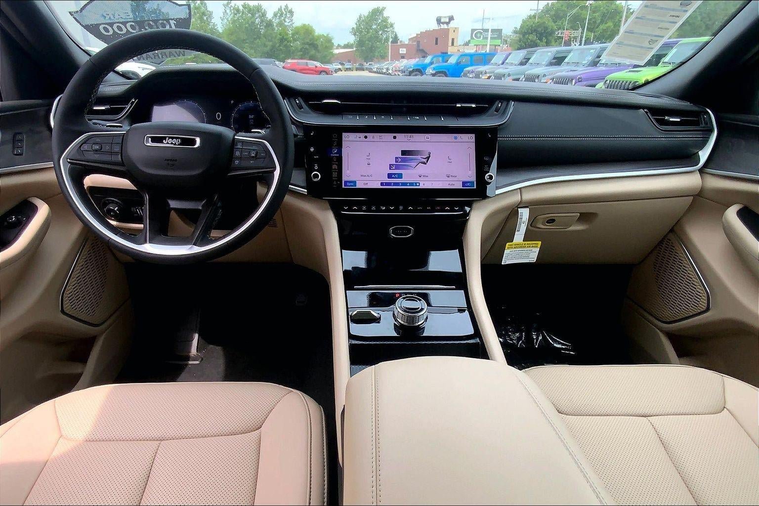 New 2026 Jeep Grand Cherokee Limited w/ Luxury Tech Group II AWD/4WD image 15