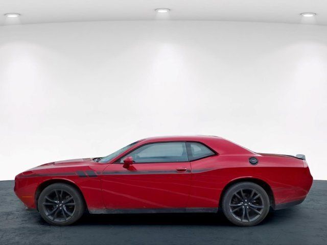 Used 2018 Dodge Challenger SXT w/ Blacktop Package RWD image 5