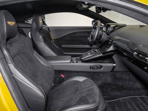 Used 2025 Aston Martin V8 Vantage Coupe image 14