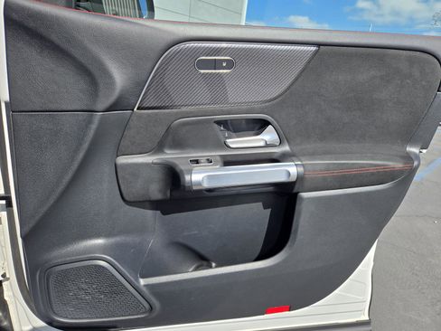 Used 2022 Mercedes-Benz GLB 250 image 31