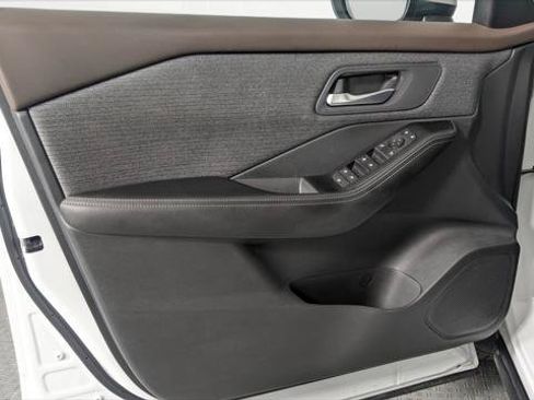 Used 2022 Nissan Rogue SV FWD image 13