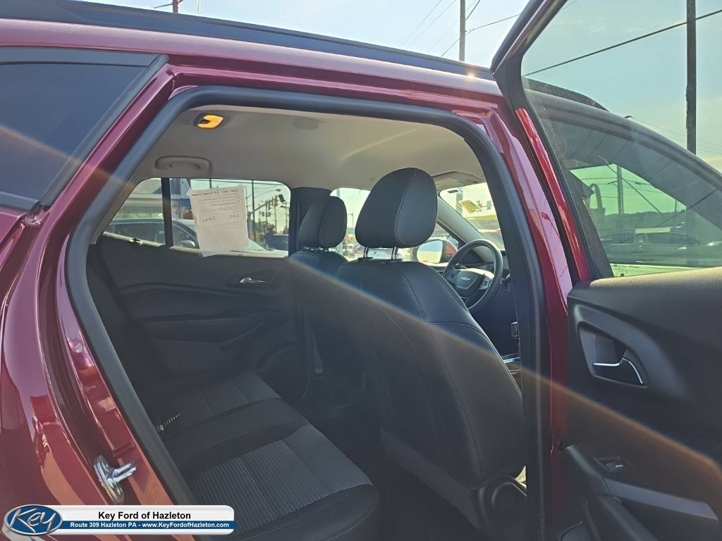Used 2025 Chevrolet Trax LT FWD image 41