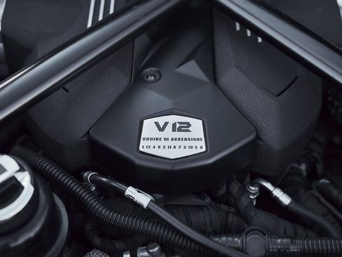 Used 2018 Lamborghini Aventador S image 30