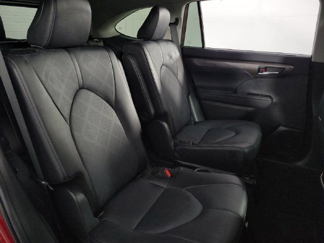 Used 2024 Toyota Highlander Platinum FWD image 17