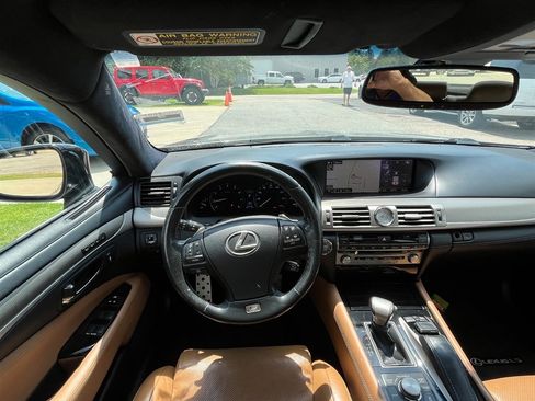 Used 2015 Lexus LS 460 AWD w/ F Sport Package image 6